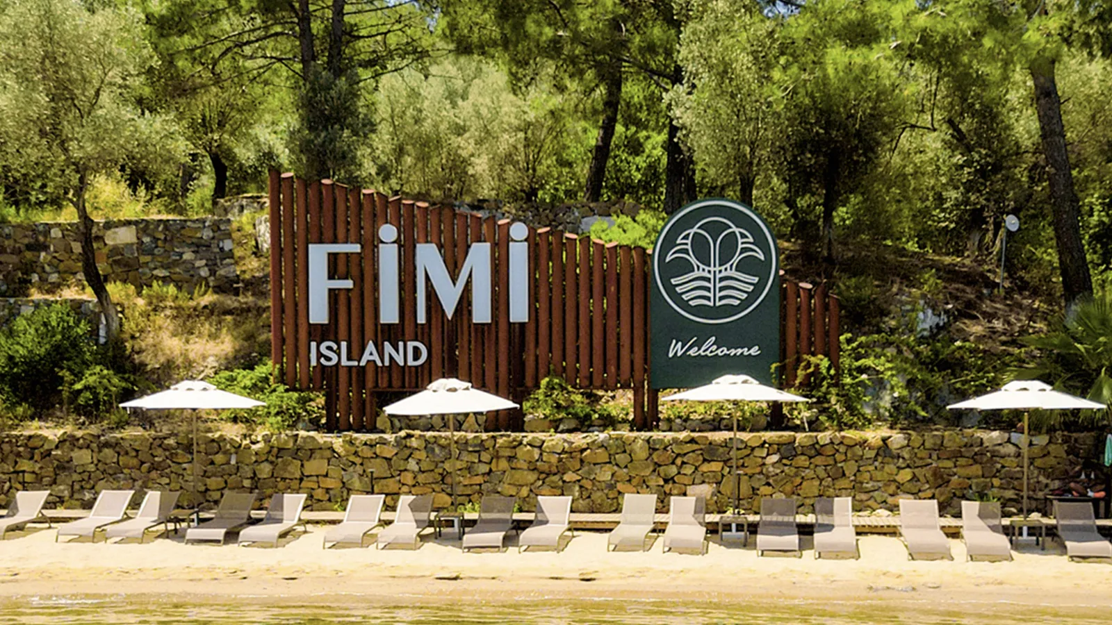 Rixos Premium Göcek'e ait özel Fimi Adası'nın (Fimi Island) lüks plajı ve beach club'ı. Konuklara özel, sakin ve şık bir kaçış noktası.