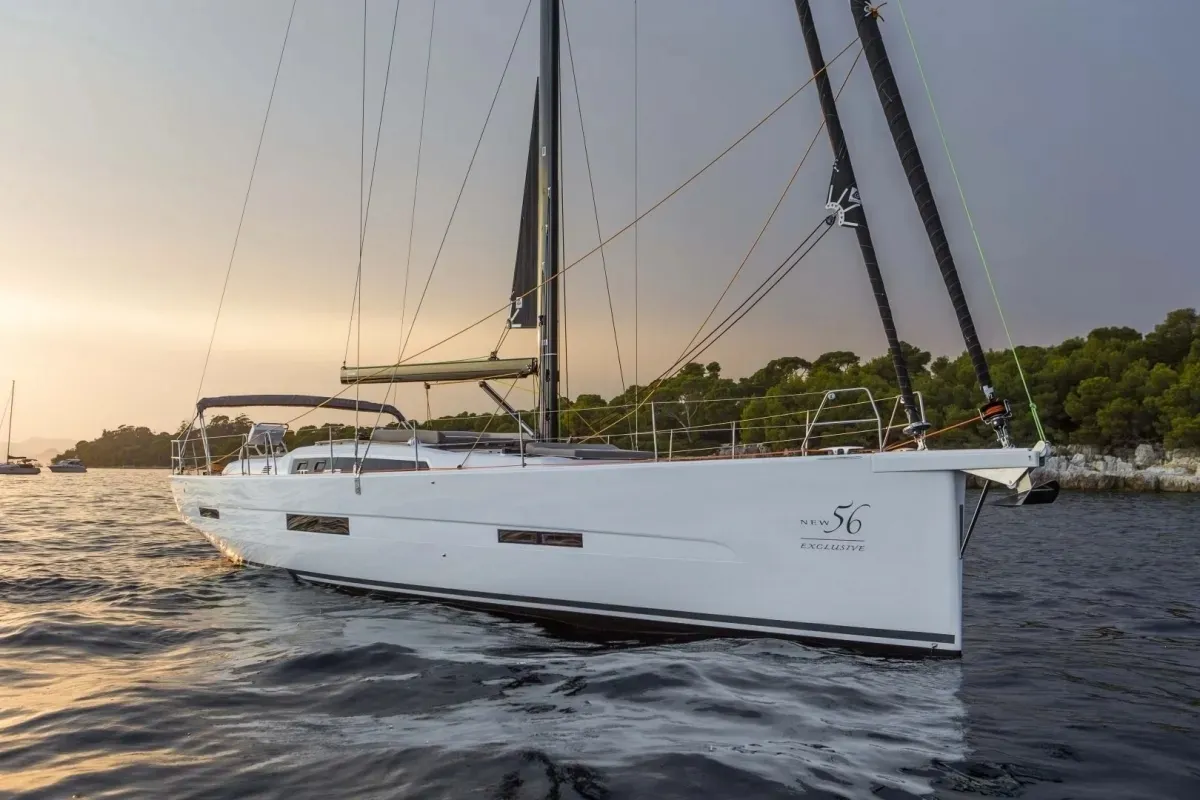 Dufour 56 / Outside View