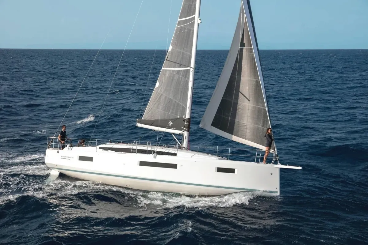 Sun Odyssey 410 / Outside View